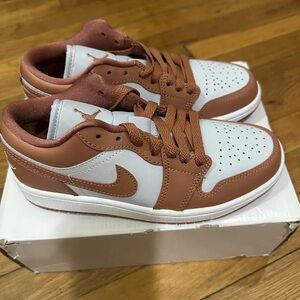 *New* Jordan 1 Low Women Orange White *DC0774-080) Size 5.5W